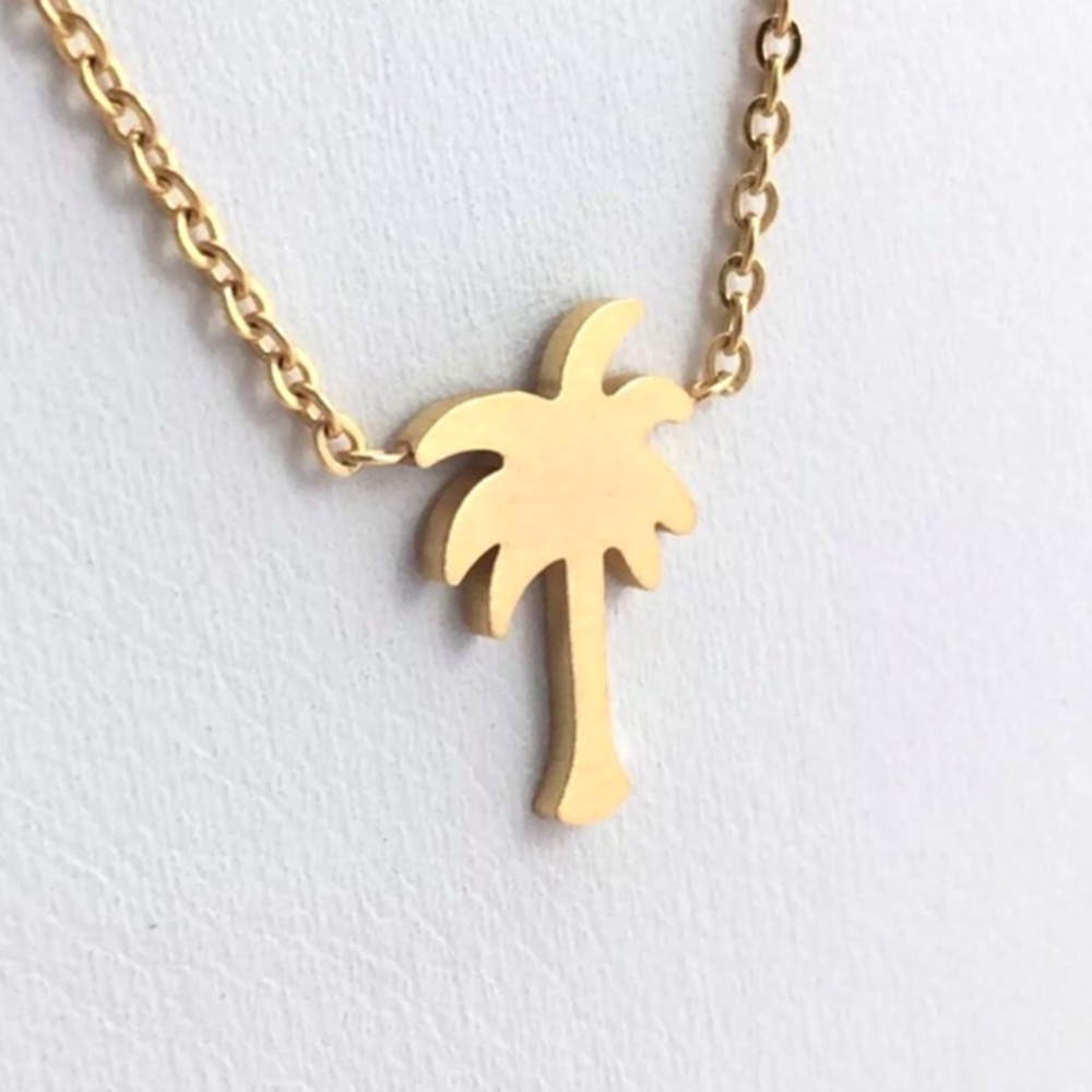 🏷 SALE- 18k Gold Palm Necklace - Picture 3 of 5